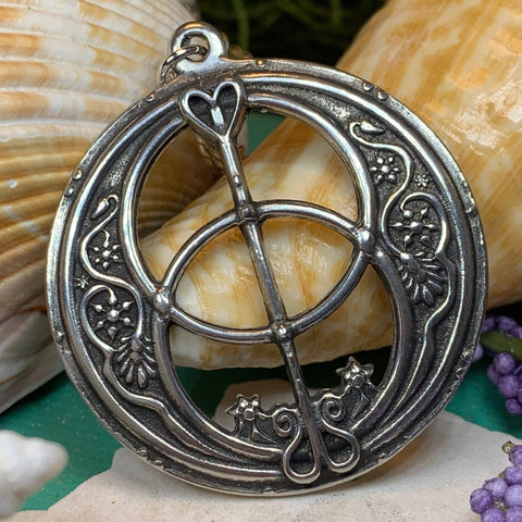 Load image into Gallery viewer, Chalice Well Necklace, Irish Jewelry, Celtic Jewelry, Scotland Jewelry, Anniversary Gift, Ireland Gift, Peace Jewelry, Spiritual Gift