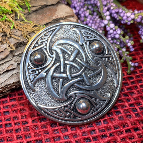 Load image into Gallery viewer, Celtic Knot Brooch, Celtic Pin, Triskele Jewelry, Sister Gift, Girlfriend Gift, Wife Gift, Ireland Pin, Scottish Pin, Triple Spiral Brooch