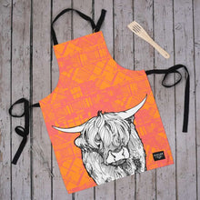 Load image into Gallery viewer, Highland Cow Apron, Scotland Gift, Scottish Apron, Thistle Gift, Bagpiper Gift, Outlander Gift, Highland Cow Gift, Mom Gift, Sister Gift