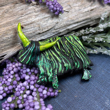 Load image into Gallery viewer, Highland Cow Brooch, Scottish Cow Gift, Scotland Jewelry, Scotland Pin, Animal Brooch, Celtic Pin, Highland Coo, Mom Gift, Celtic Jewelry