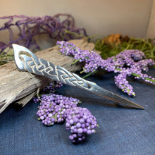 Load image into Gallery viewer, Celtic Kilt Pin, Scottish Jewelry, Scotland Kilt Pin, Tartan Pin, Anniversary Gift, Bagpiper Gift, Scotland Pin, Viking Jewelry, Tartan Pin