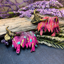 Load image into Gallery viewer, Highland Cow Brooch, Scottish Cow, Heather Jewelry, Scotland Pin, Cute Animal, Celtic Pin, Gift for Her, Mom Gift, Celtic Jewelry