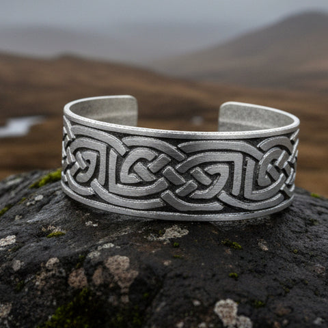Load image into Gallery viewer, Celtic Knot Bracelet, Celtic Jewelry, Irish Bangle Bracelet, Scotland Jewelry, Ireland Jewelry, Celtic Cuff, Wife Gift, Girlfriend Gift