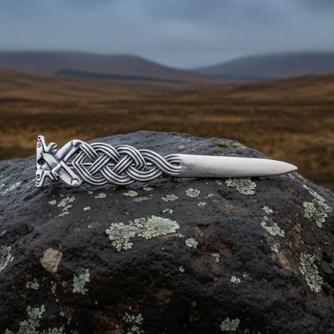 Load image into Gallery viewer, Celtic Wolf Kilt Pin, Scottish Jewelry, Irish Kilt Pin, Tartan Pin, Cape Pin, Bagpiper Gift, Scotland Pin, Celtic Shawl Pin, Viking Jewelry