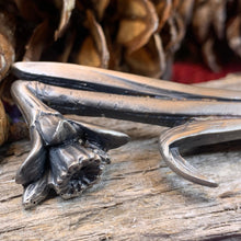 Load image into Gallery viewer, Daffodil Brooch, Welsh Jewelry, Wales Kilt Pin, Scarf Pin, Pewter Coat Pin, Plaid Pin, Easter Jewelry, Welsh Flower Pin, Mom Gift, Lapel Pin