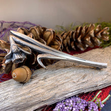 Load image into Gallery viewer, Daffodil Brooch, Welsh Jewelry, Wales Kilt Pin, Scarf Pin, Pewter Coat Pin, Plaid Pin, Easter Jewelry, Welsh Flower Pin, Mom Gift, Lapel Pin