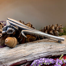 Load image into Gallery viewer, Daffodil Brooch, Welsh Jewelry, Wales Kilt Pin, Scarf Pin, Pewter Coat Pin, Plaid Pin, Easter Jewelry, Welsh Flower Pin, Mom Gift, Lapel Pin