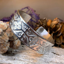 Load image into Gallery viewer, Celtic Bracelet, Celtic Jewelry, Irish Jewelry, Bangle Bracelet, Scotland Jewelry, Ireland Gift, Wife Gift, Girlfriend Gift, Sister Gift