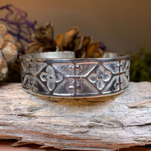 Load image into Gallery viewer, Celtic Bracelet, Celtic Jewelry, Irish Jewelry, Bangle Bracelet, Scotland Jewelry, Ireland Gift, Wife Gift, Girlfriend Gift, Sister Gift