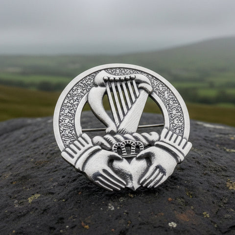 Load image into Gallery viewer, Claddagh Brooch, Celtic Jewelry, Irish Pin, Harp Brooch, Ireland Brooch, Anniversary Gift, Cap Badge Pin, Bagpiper Gift, Plaid Pin