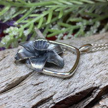 Load image into Gallery viewer, Daffodil Necklace, Celtic Jewelry, Welsh Jewelry, Anniversary Gift, Wales Necklace, Mom Gift, Flower Pendant, Daffodil Pendant, Wife Gift