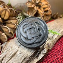 Load image into Gallery viewer, Celtic Knot Brooch, Irish Turf Pin, Dara Knot Jewelry, Ireland Gift, Irish Turf Gift, Celtic Jewelry, Mom Gift, Wife Gift, Sister Gift