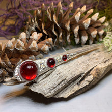 Load image into Gallery viewer, Celtic Kilt Pin, Celtic Jewelry, Scotland Jewelry, Outlander Jewelry, Best Man Gift, Crystal Pin, Kilt Pin, Tartan Pin, Celtic Brooch