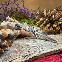 Load image into Gallery viewer, Skull Kilt Pin, King Death Pin, Scotland Kilt Pin, Scottish Brooch, Gothic Brooch, Viking Pin, LARP Gift, Macabre Pin, Skull and Cross Bones