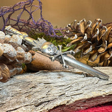 Load image into Gallery viewer, Skull Kilt Pin, King Death Pin, Scotland Kilt Pin, Scottish Brooch, Gothic Brooch, Viking Pin, LARP Gift, Macabre Pin, Skull and Cross Bones