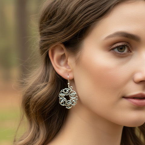 Load image into Gallery viewer, Oak Leaf Earrings, Celtic Jewelry, Acorn Jewelry, Ireland Gift, IrishJewelry, Scotland Jewelry, Leaf Jewelry, Woodland Gift, Graduation Gift