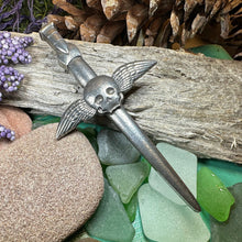 Load image into Gallery viewer, Skull Kilt Pin, King Death Pin, Scotland Kilt Pin, Scottish Brooch, Gothic Brooch, Viking Pin, LARP Gift, Macabre Pin, Skull and Cross Bones