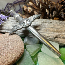 Load image into Gallery viewer, Skull Kilt Pin, King Death Pin, Scotland Kilt Pin, Scottish Brooch, Gothic Brooch, Viking Pin, LARP Gift, Macabre Pin, Skull and Cross Bones