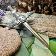 Load image into Gallery viewer, Skull Kilt Pin, King Death Pin, Scotland Kilt Pin, Scottish Brooch, Gothic Brooch, Viking Pin, LARP Gift, Macabre Pin, Skull and Cross Bones