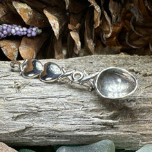Load image into Gallery viewer, Love Spoon Brooch, Celtic Jewelry, Wales Jewelry, Welsh Pin, Bridal Jewelry, Anniversary Gift, Heart Jewelry, Silver Spoon Wife Gift