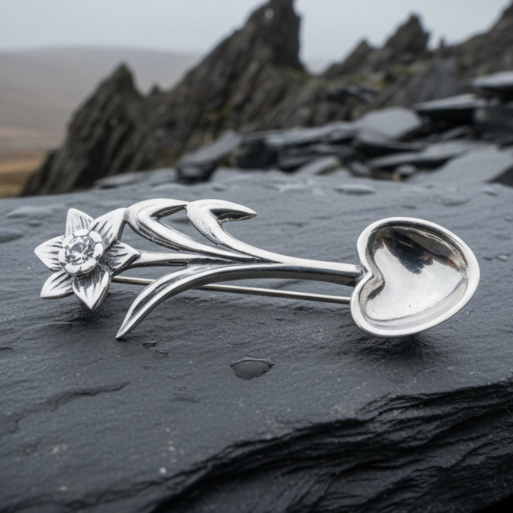 Welsh Daffodil Love Spoon Brooch in Sterling Silver – Celtic