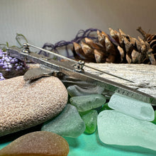 Load image into Gallery viewer, Skull Kilt Pin, King Death Pin, Scotland Kilt Pin, Scottish Brooch, Gothic Brooch, Viking Pin, LARP Gift, Macabre Pin, Skull and Cross Bones