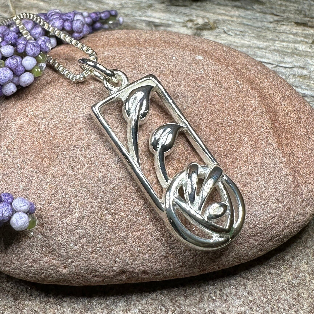 Collana Charles Rennie Mackintosh In Argento Sterling E Ametista – Ciondolo 25x6 Mm, Catena 45,7 Cm, In Scatola Regalo