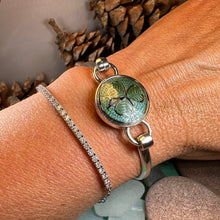 Load image into Gallery viewer, Shamrock Bracelet, Celtic Jewelry, Irish Jewelry, Bangle Bracelet, Clover Jewelry, Ireland Jewelry, Wife Gift, Irish Shamrock Bangle