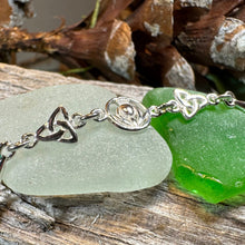 Load image into Gallery viewer, Thistle Bracelet, Outlander Jewelry, Celtic Jewelry, Scotland Gift, Nature Jewelry, Scottish Bracelet, Mom Gift, Girlfriend Gift, Wife Gift