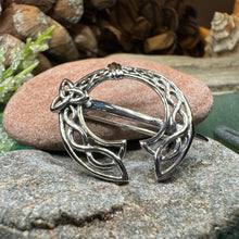 Load image into Gallery viewer, Celtic Knot Tara Brooch, Irish Pin, Penannular Brooch, Sterling Silver, Ireland Pin, Celtic Brooch, Mom Gift, Wife Gift, Bridal Pin