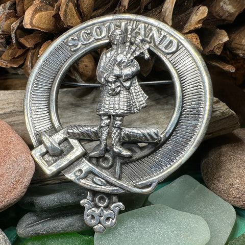 Load image into Gallery viewer, Bagpiper Brooch, Celtic Jewelry, Scottish Pin, Scotland Brooch, Celtic Brooch, Anniversary Gift, Cap Badge Pin, Bagpiper Gift, Plaid Pin