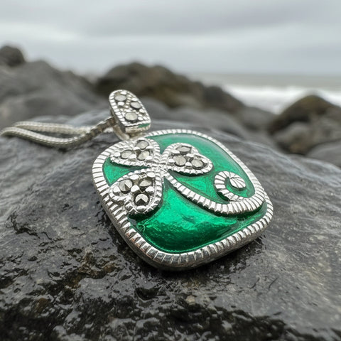Load image into Gallery viewer, Shamrock Necklace, Clover Pendant, Irish Necklace, Irish Gift, Anniversary Gift, Emerald Ireland Jewelry, Friendship Gift, Celtic Necklace