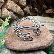 Load image into Gallery viewer, Celtic Knot Tara Brooch, Irish Pin, Penannular Brooch, Sterling Silver, Ireland Pin, Celtic Brooch, Mom Gift, Wife Gift, Bridal Pin