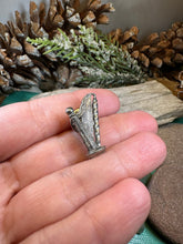 Load image into Gallery viewer, Irish Harp Brooch, Celtic Jewelry, Irish Lapel Pin, Harp Brooch, Ireland Brooch, Anniversary Gift, Cap Badge Pin, Bagpiper Gift, Ireland Pin