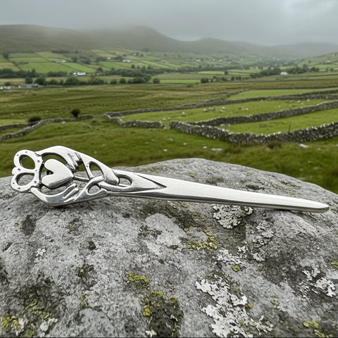 Load image into Gallery viewer, Claddagh Kilt Pin, Irish Jewelry, Ireland Gift, Friendship Gift, Celtic Kilt Pin, Feis Gift, Irish Brooch, Celtic Groom Gift, Bagpiper Gift