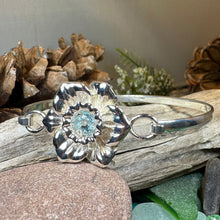 Load image into Gallery viewer, Daffodil Bracelet, Celtic Jewelry, Wales Jewelry, Flower Jewelry, Welsh Bangle Bracelet, Nature Gift, Daffodil Jewelry, Mom Gift, Wife Gift