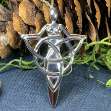 Load image into Gallery viewer, Danu Triquetra Necklace