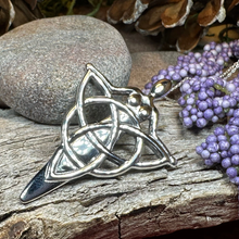 Load image into Gallery viewer, Danu Triquetra Necklace