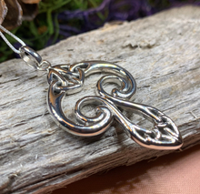 Load image into Gallery viewer, Yseult Celtic Knot Necklace