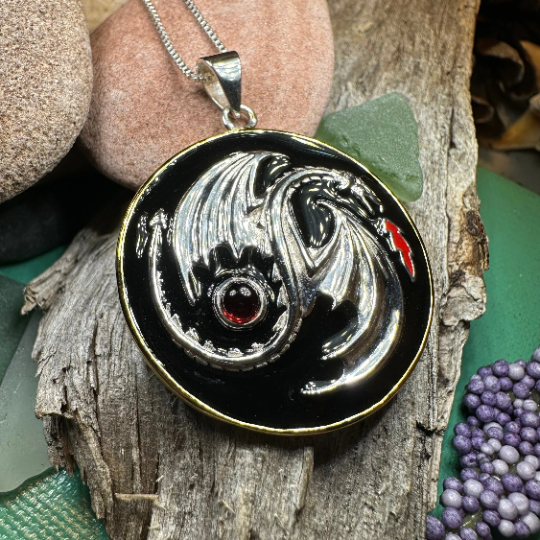 Dragon yin yang necklace online