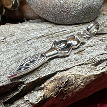 Load image into Gallery viewer, Danu Claddagh Necklace