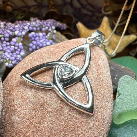 Load image into Gallery viewer, McKenna Trinity Knot Heart Necklace