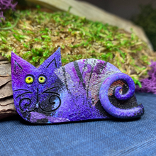 Load image into Gallery viewer, Quirky Cat Brooch