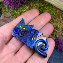 Load image into Gallery viewer, Quirky Cat Brooch