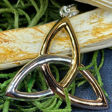 Load image into Gallery viewer, Celtic Trinity Knot Necklace