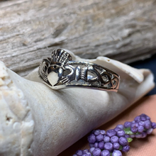 Load image into Gallery viewer, Claddagh Chevron Ring