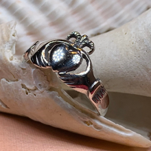 Load image into Gallery viewer, Cushina Claddagh Ring