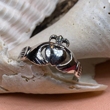 Load image into Gallery viewer, Cushina Claddagh Ring