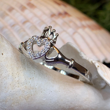 Load image into Gallery viewer, Claddagh Princess Ring