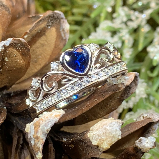 Blue sapphire crown ring discount